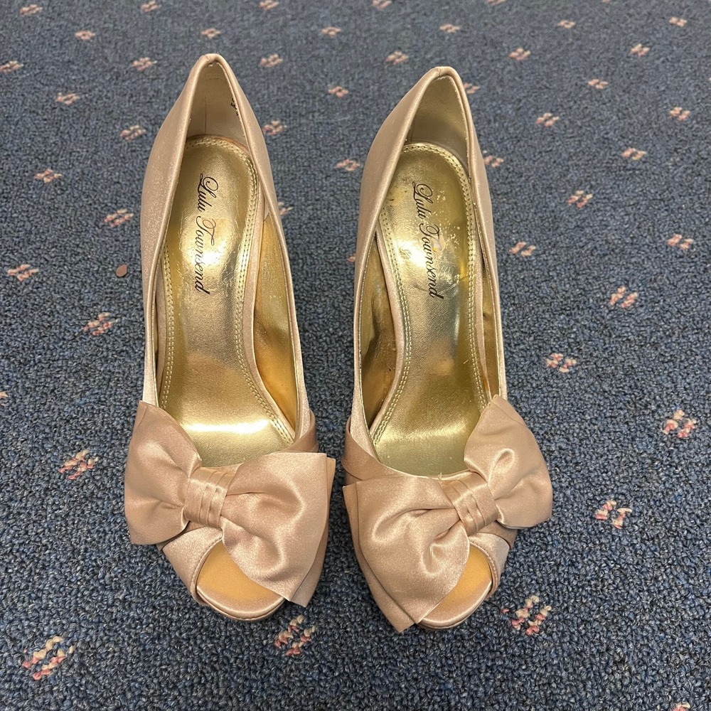 Lulu Townsend Satin bow heels size 9W 4" Gold Champagne Dress Open Toe Pumps NWI